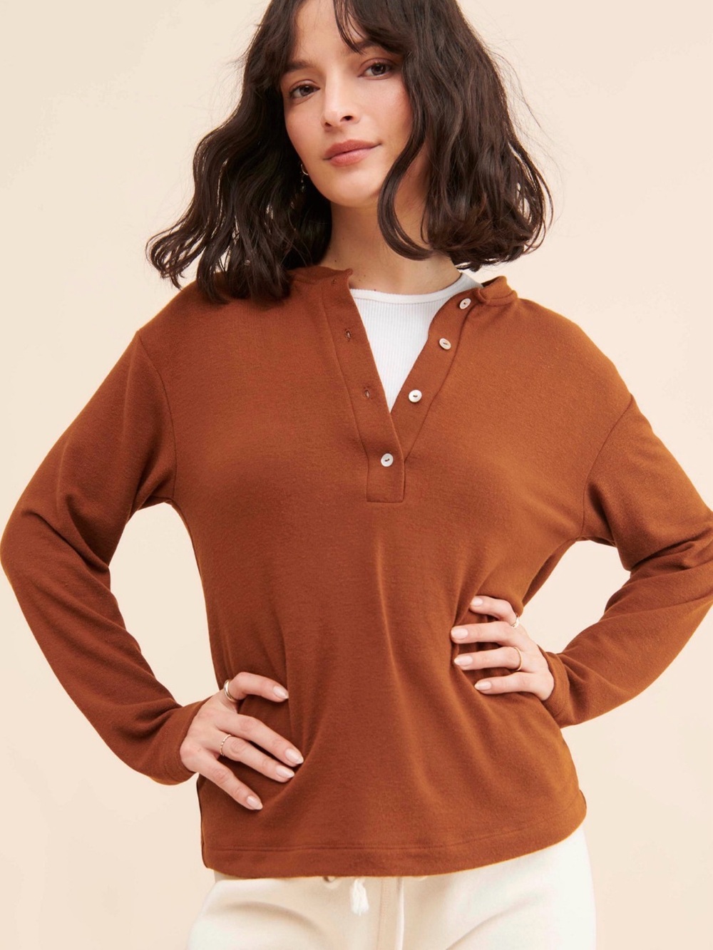 DONNI. Long-Sleeve Henley Top - Rust Brown